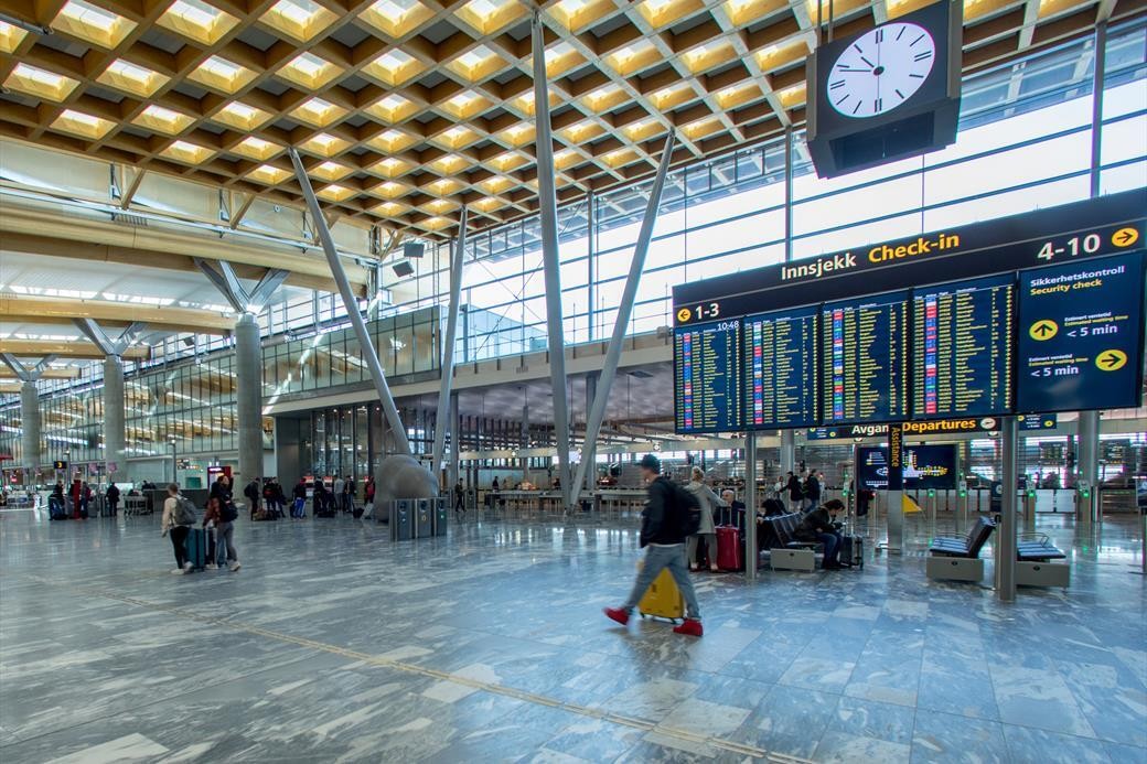 Drones interrompem temporariamente operações de aeroporto da capital da Noruega, diz agência