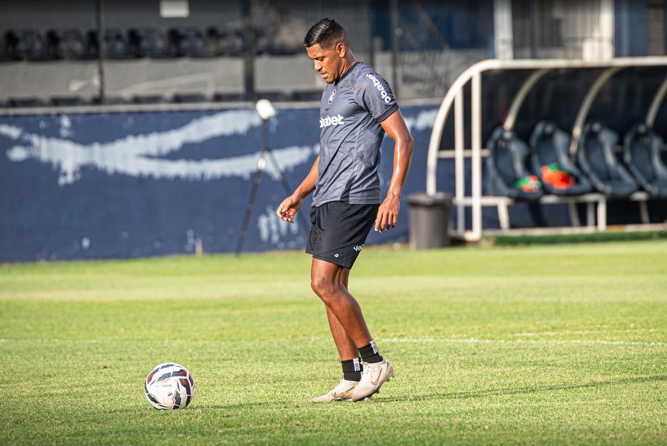 Artilheiro da Série B, Pedro Rocha está disponível para encarar o Athletico-PR