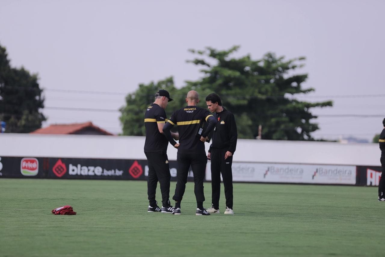 Criciúma enfrenta o Vila Nova com mudança na lateral; veja provável
