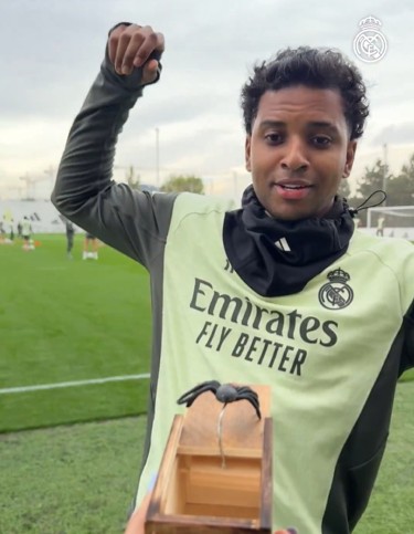 Rodrygo toma susto em Halloween do Real Madrid, e Courtois ironiza; veja