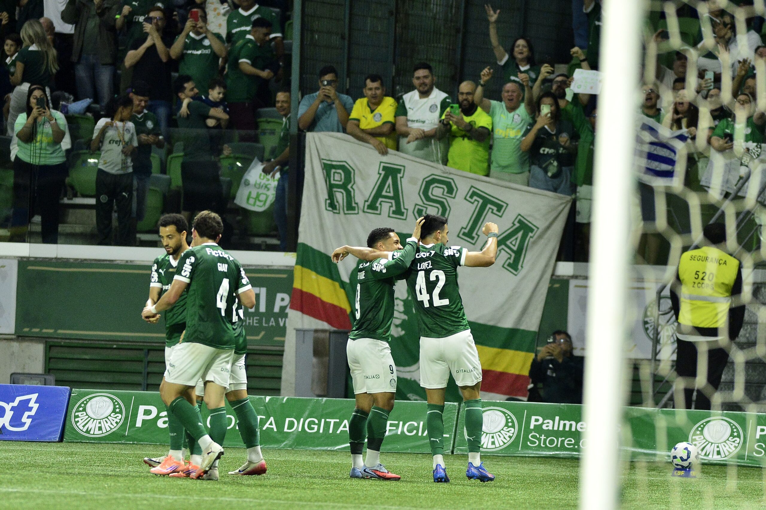 Eficiente e artístico: novo Palmeiras acaba com boa sequência do Vasco