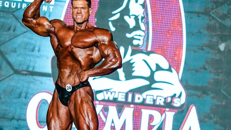 Mr. Olympia 2025: Parceiro de treino de Ramon Dino “dá PT no carro”, mas consegue competir