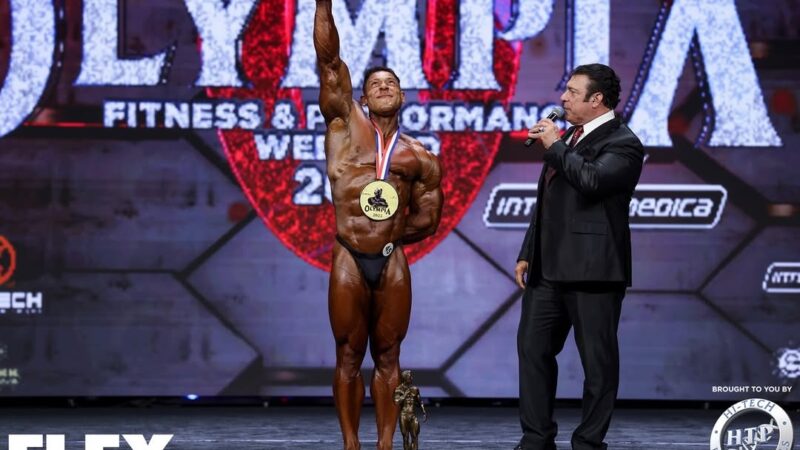 Ramon Dino faz história e conquista o título da Classic Physique no Olympia 2025