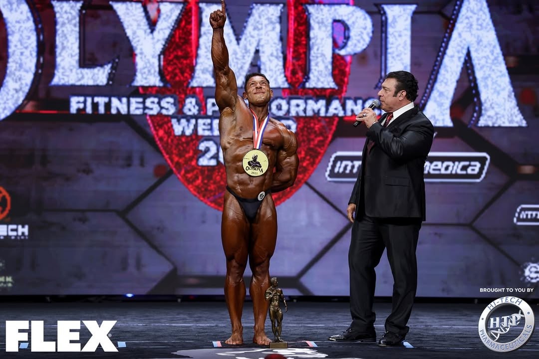 Ramon Dino faz história e conquista o título da Classic Physique no Olympia 2025