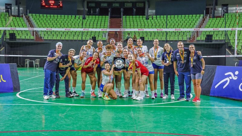 Equipe de vôlei feminino adulto de Santos garante acesso à Superliga B