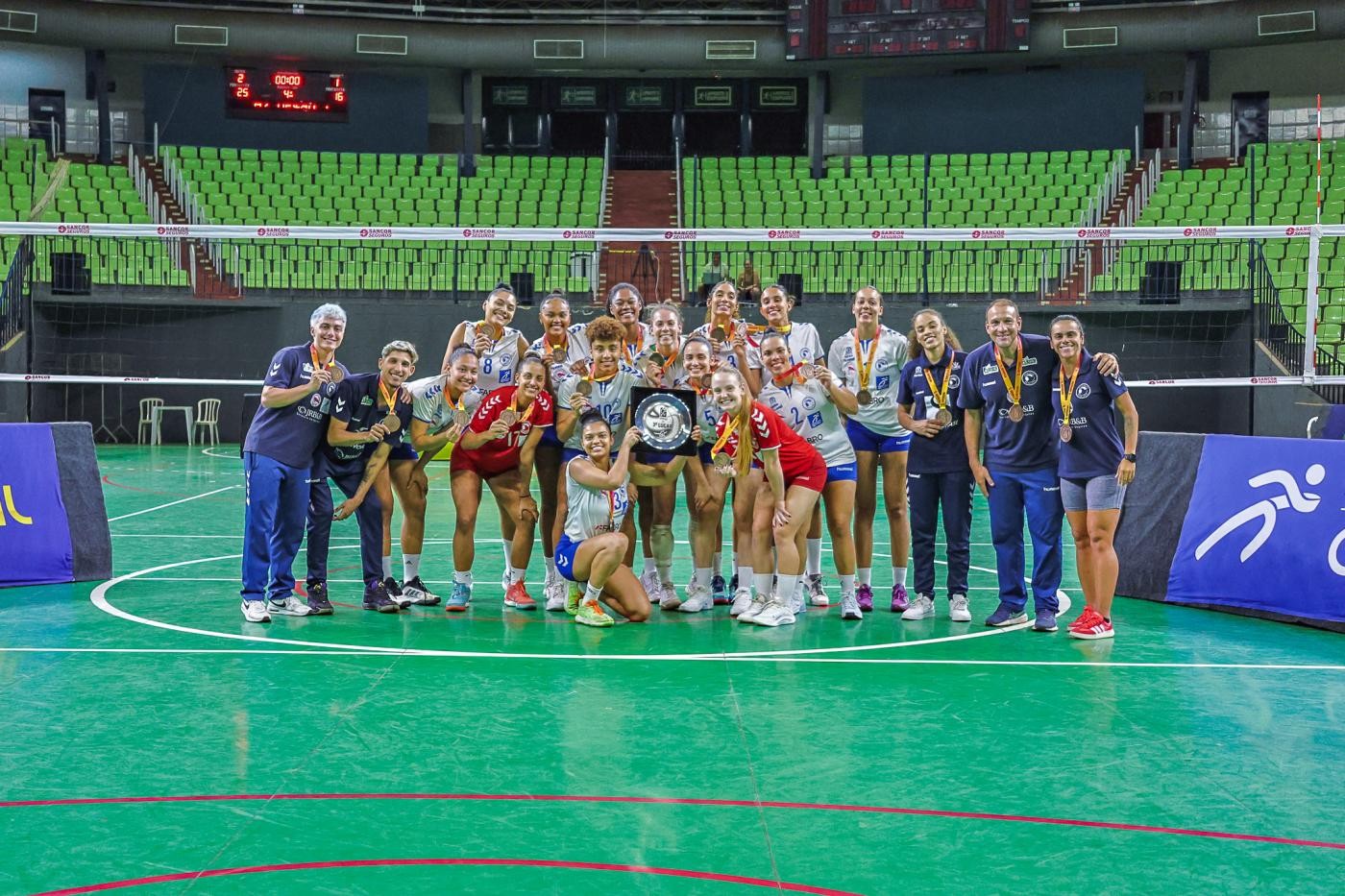 Equipe de vôlei feminino adulto de Santos garante acesso à Superliga B