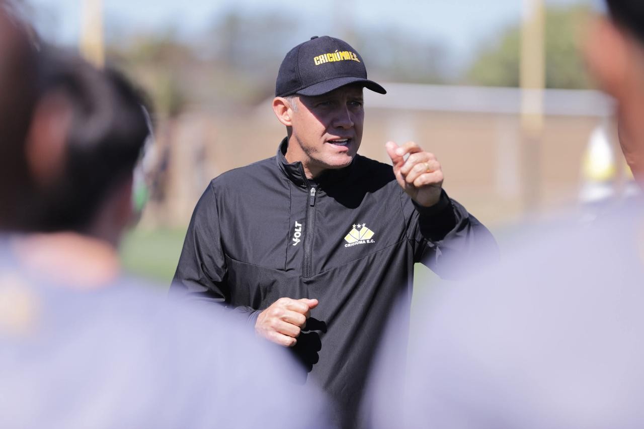 Baptista pode repetir time do Criciúma contra a Ferroviária; veja provável