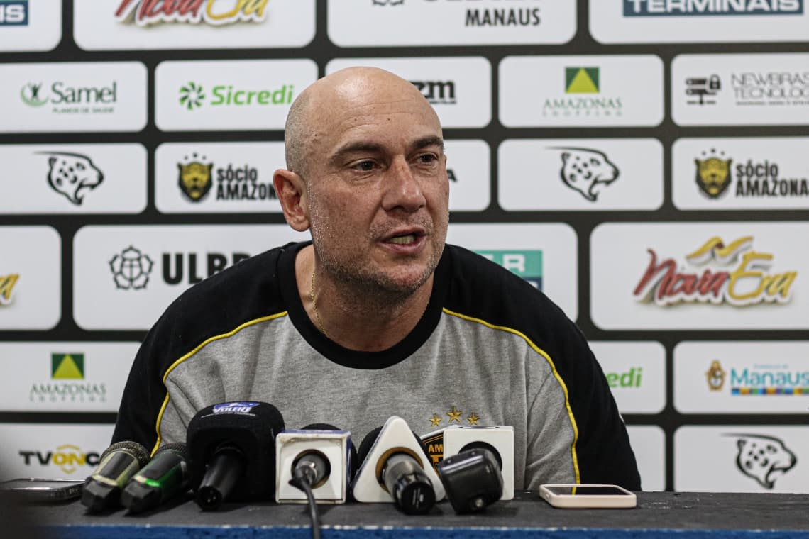 Zanardi exalta força mental do Amazonas após virada sobre o Criciúma: “Esses caras trabalham demais”