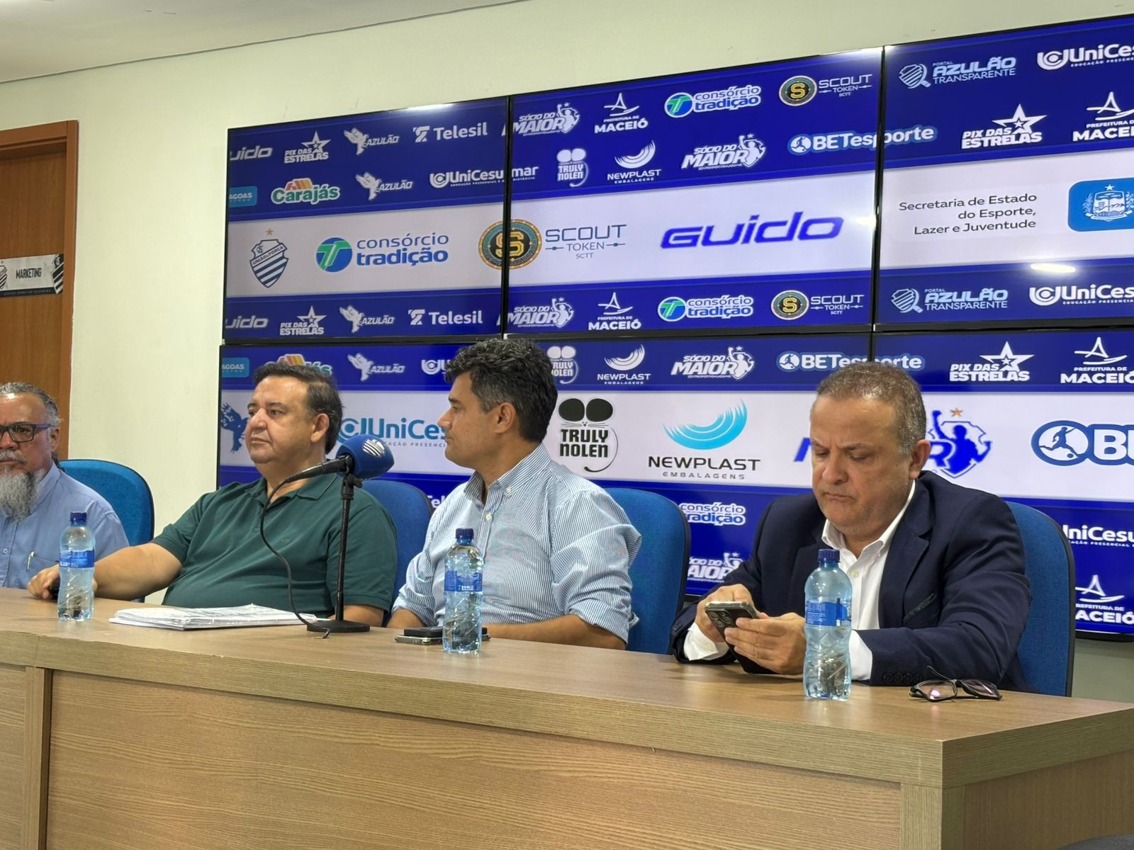 Junta diretiva do CSA conversa com jogadores para fazer acordos