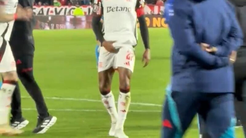 Conmebol convoca Bruno Henrique para audiência por atos obscenos em Estudiantes x Flamengo