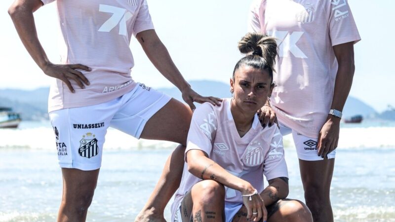 Santos lança camisa em homenagem à campanha do Outubro Rosa