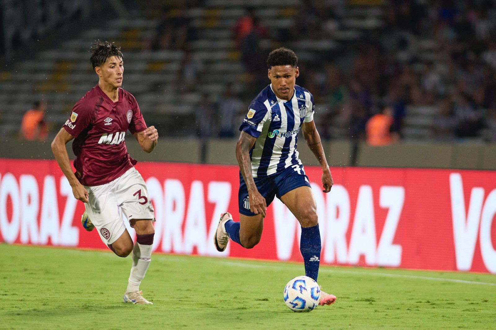 Treinado por Tévez, brasileiro destaca aprendizado na Argentina: “Oportunidade única”