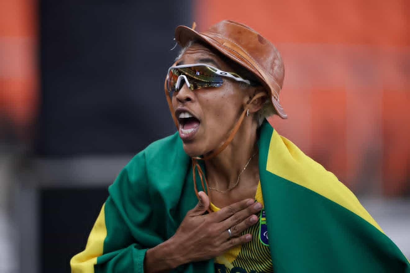 Ouro no Mundial, Keyla Barros se emociona após recorde e desabafa: “Morei dentro do mato”