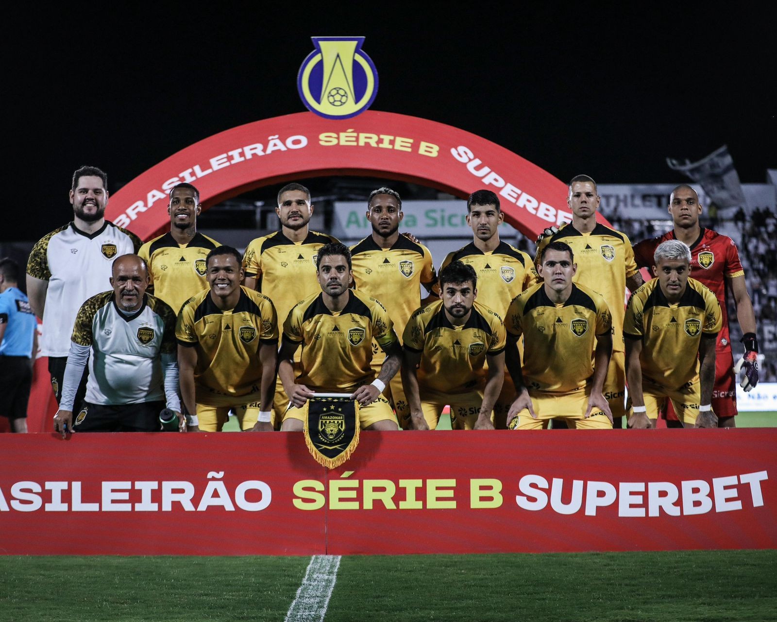 Atuações do Amazonas: Léo Coelho e Henrique Almeida se destacam; Kevin Ramírez desperdiça chances