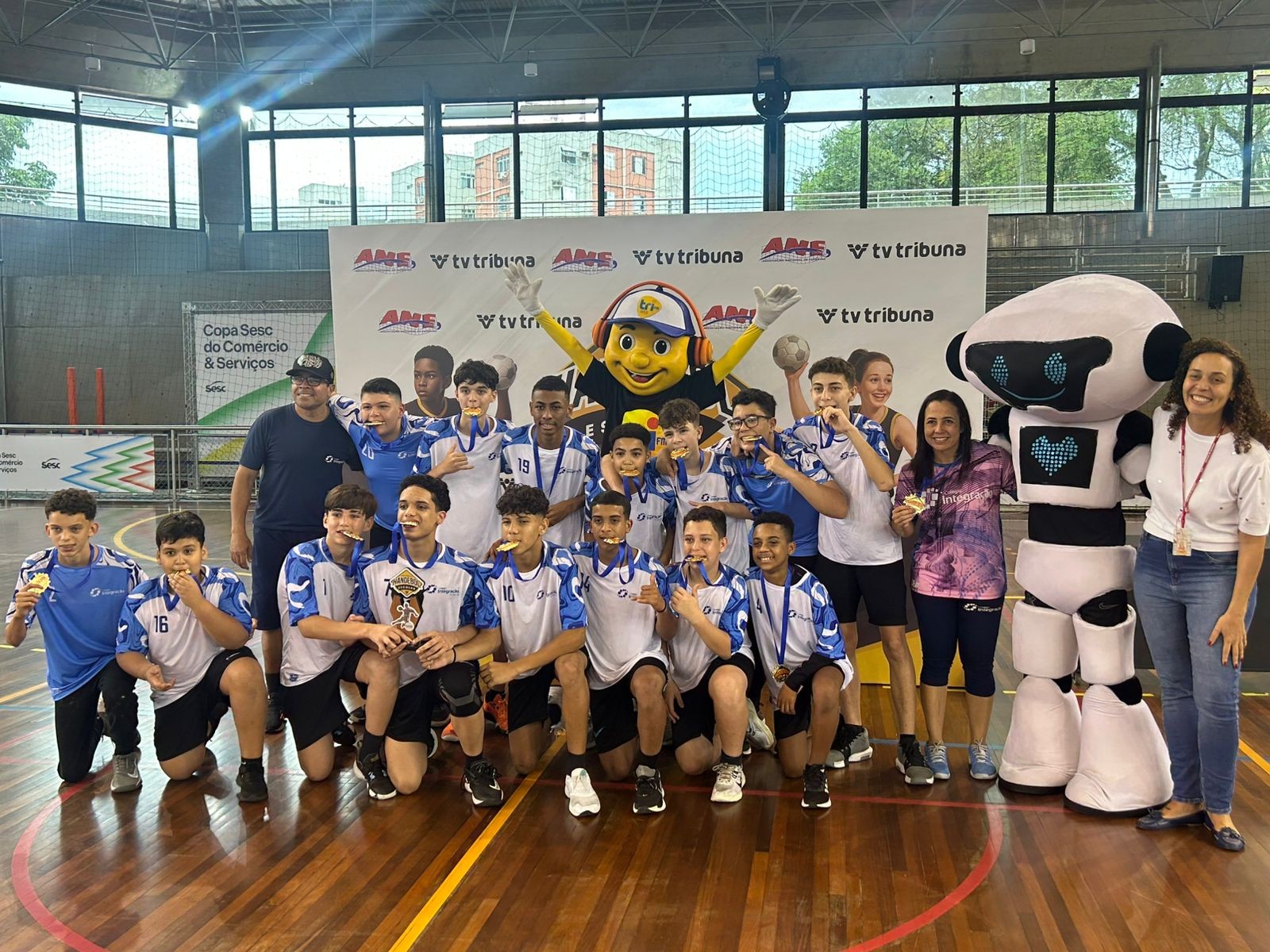 Colégio Integração é campeão do masculino na 19ª Copa TV Tribuna de Handebol