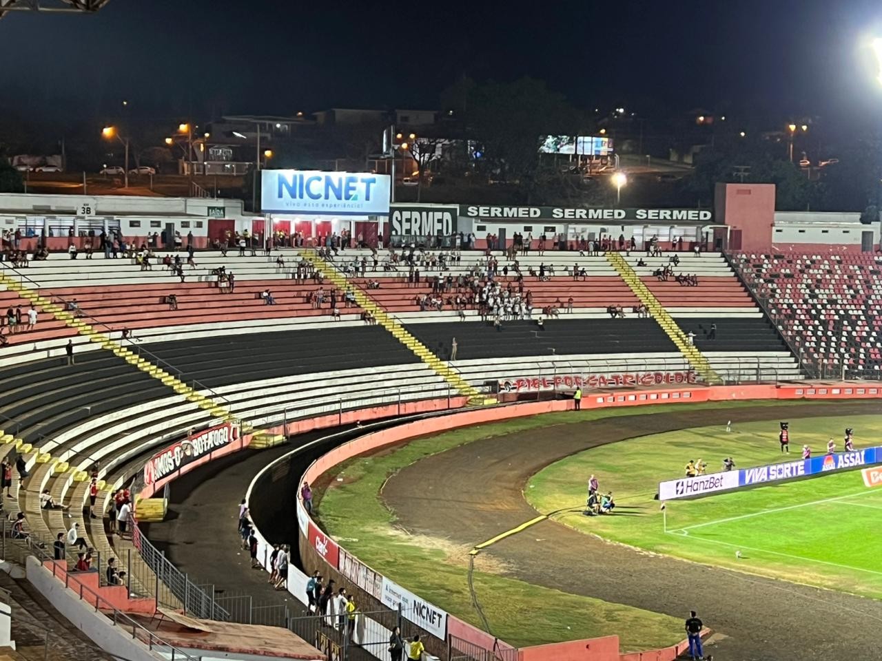 Duelo dentro do Z-4 da Série B tem menos de mil pagantes