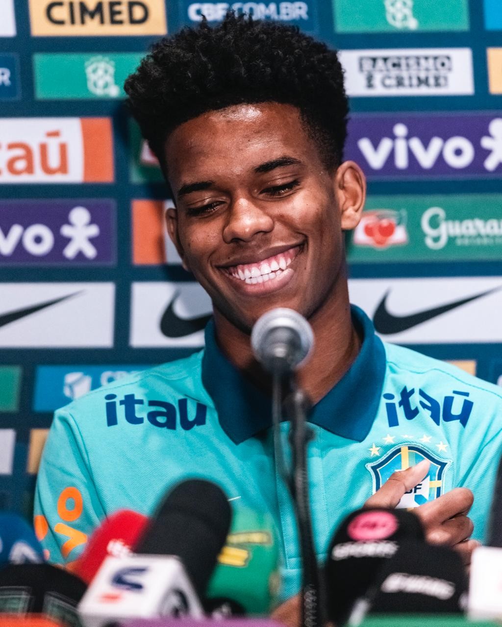 “Estêvãomania” chega a Seul e atrai holofotes em passagem da Seleção: “Surpreendeu bastante”