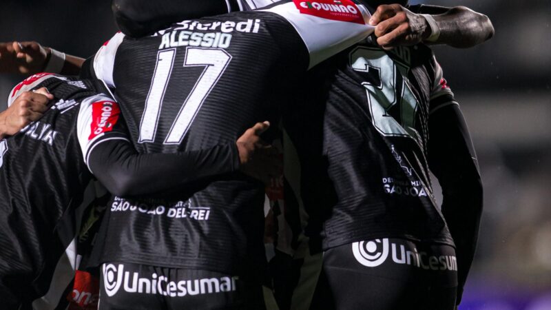 Fora da convocação de Cabo Verde, atacante dá resposta em campo e resolve jogo na Série B do Brasileiro