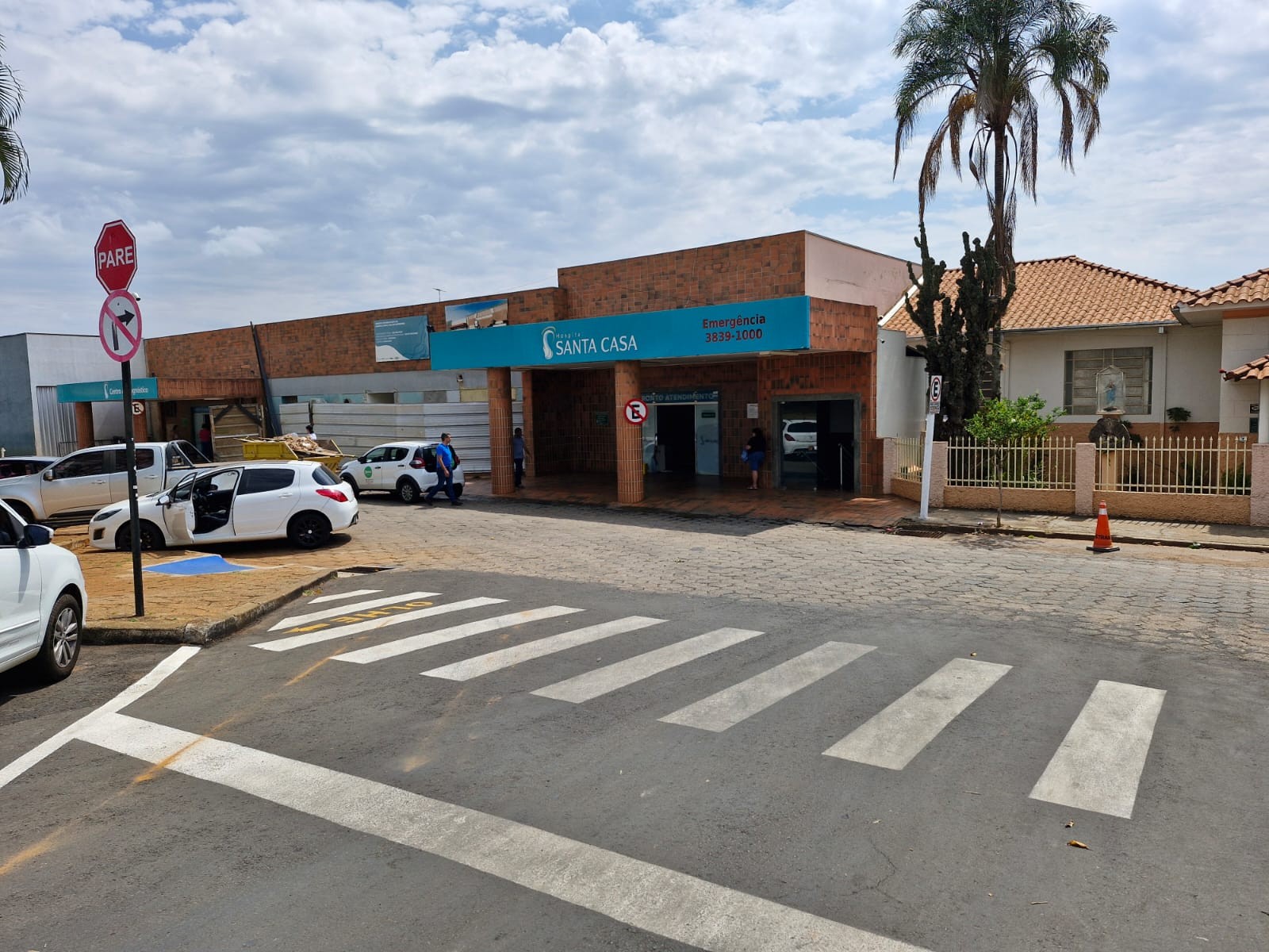 Três das quatro pessoas internadas após comer ‘falsa couve’ estão em coma induzido em MG