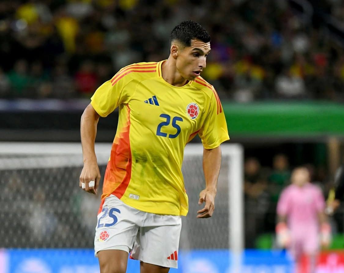 Serna, do Fluminense, ganha destaque em jornais após atuar pela Colômbia