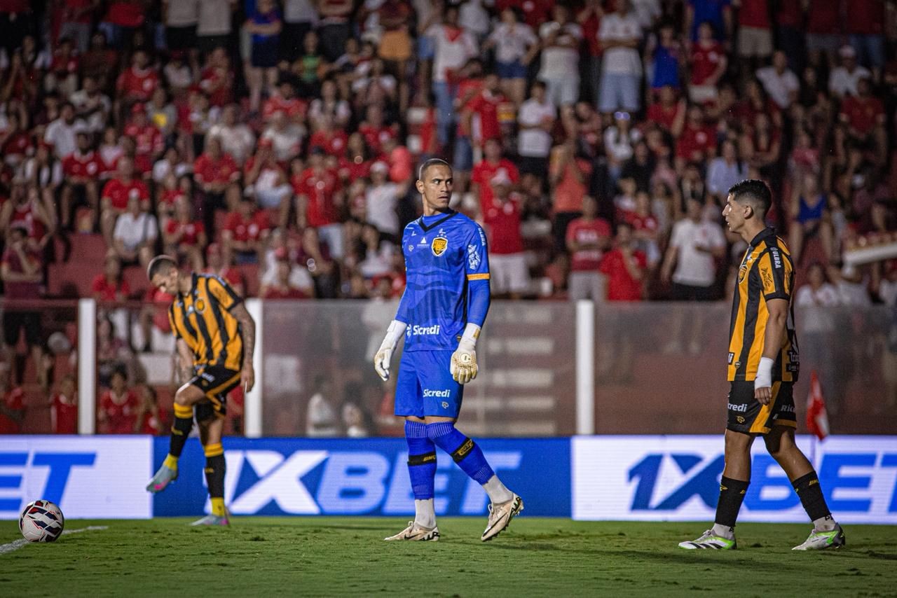 Atuações do Amazonas: Renan volta bem, mas substitutos do ataque desperdiçam em derrota