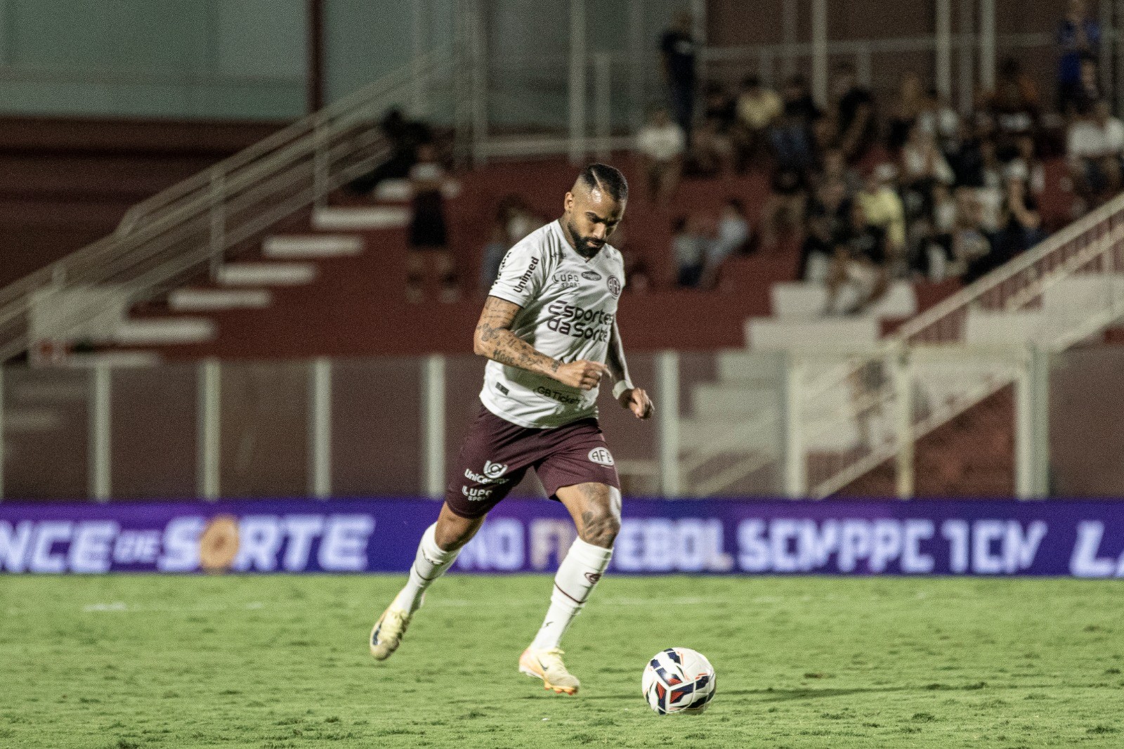 Netinho vê duelo com Criciúma como “final” na briga da Ferroviária por permanência