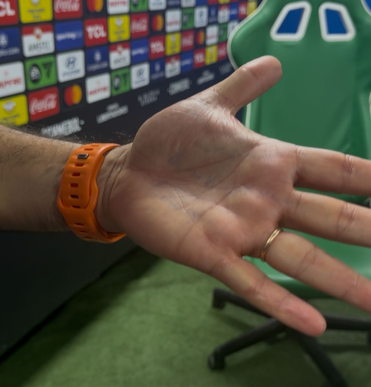 Choro, emoção e recados na mão: como Abel viveu noite mágica do Palmeiras na Libertadores