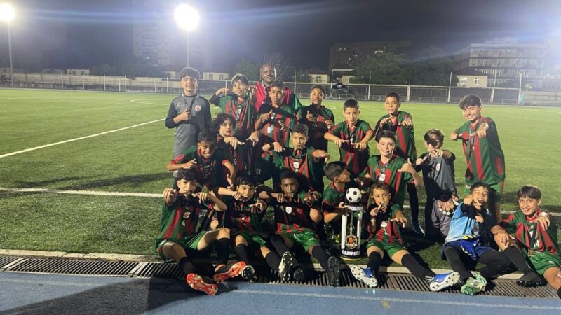 Após tensão no Rio de Janeiro, base da Portuguesa Santista é campeã contra gigantes cariocas