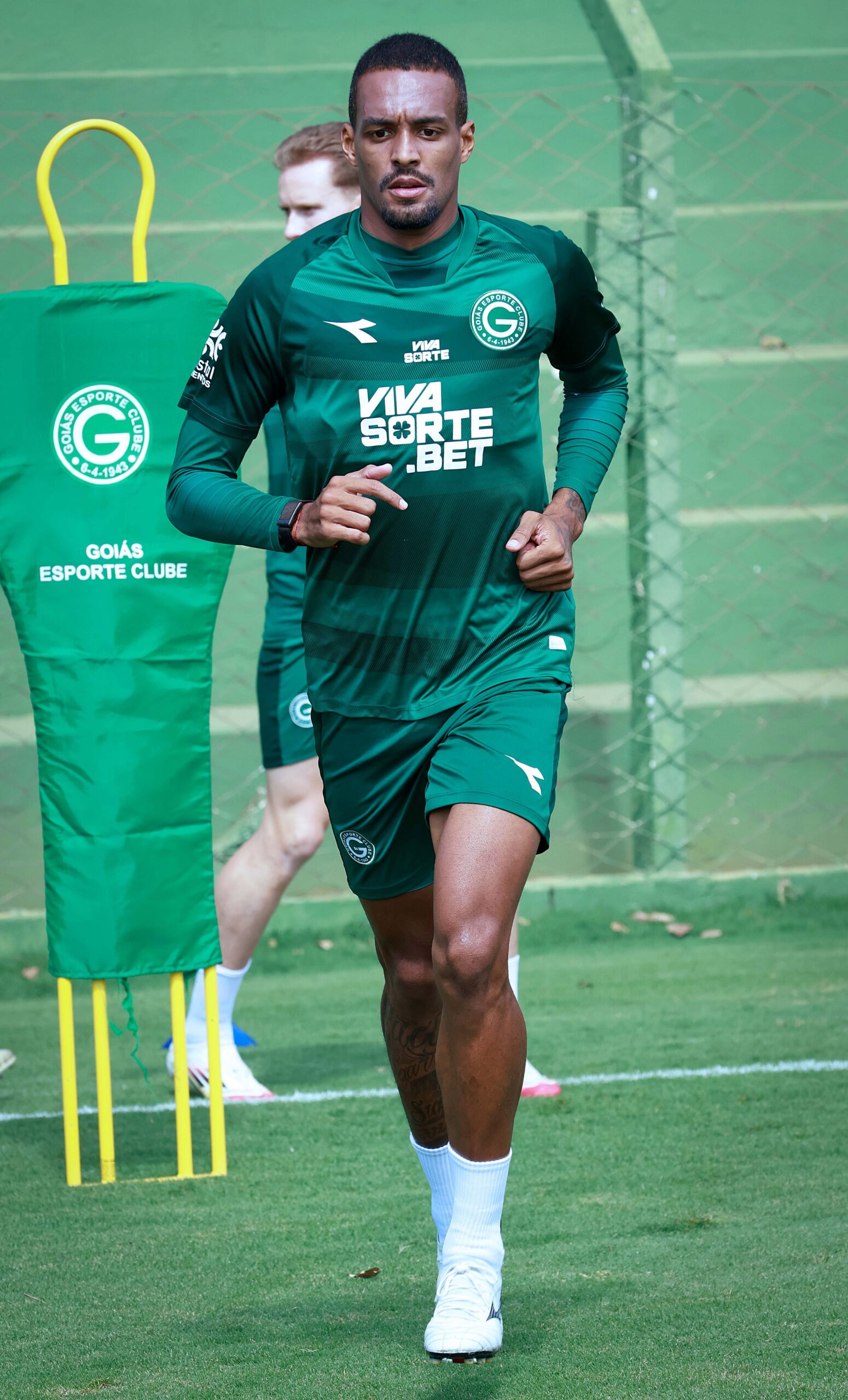 Goiás perde zagueiro titular para jogo contra o Cuiabá