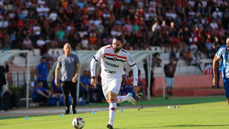 Léo Gamalho compara permanência na Série B a acesso, mas cobra mudanças no Botafogo-SP