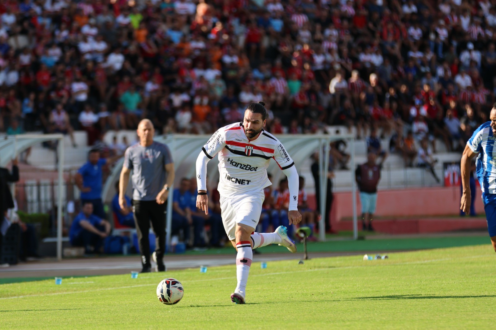 Léo Gamalho compara permanência na Série B a acesso, mas cobra mudanças no Botafogo-SP