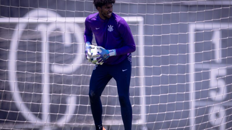 Escalação do Corinthians: Hugo Souza volta contra o Grêmio, mas Dorival tem desfalques no meio