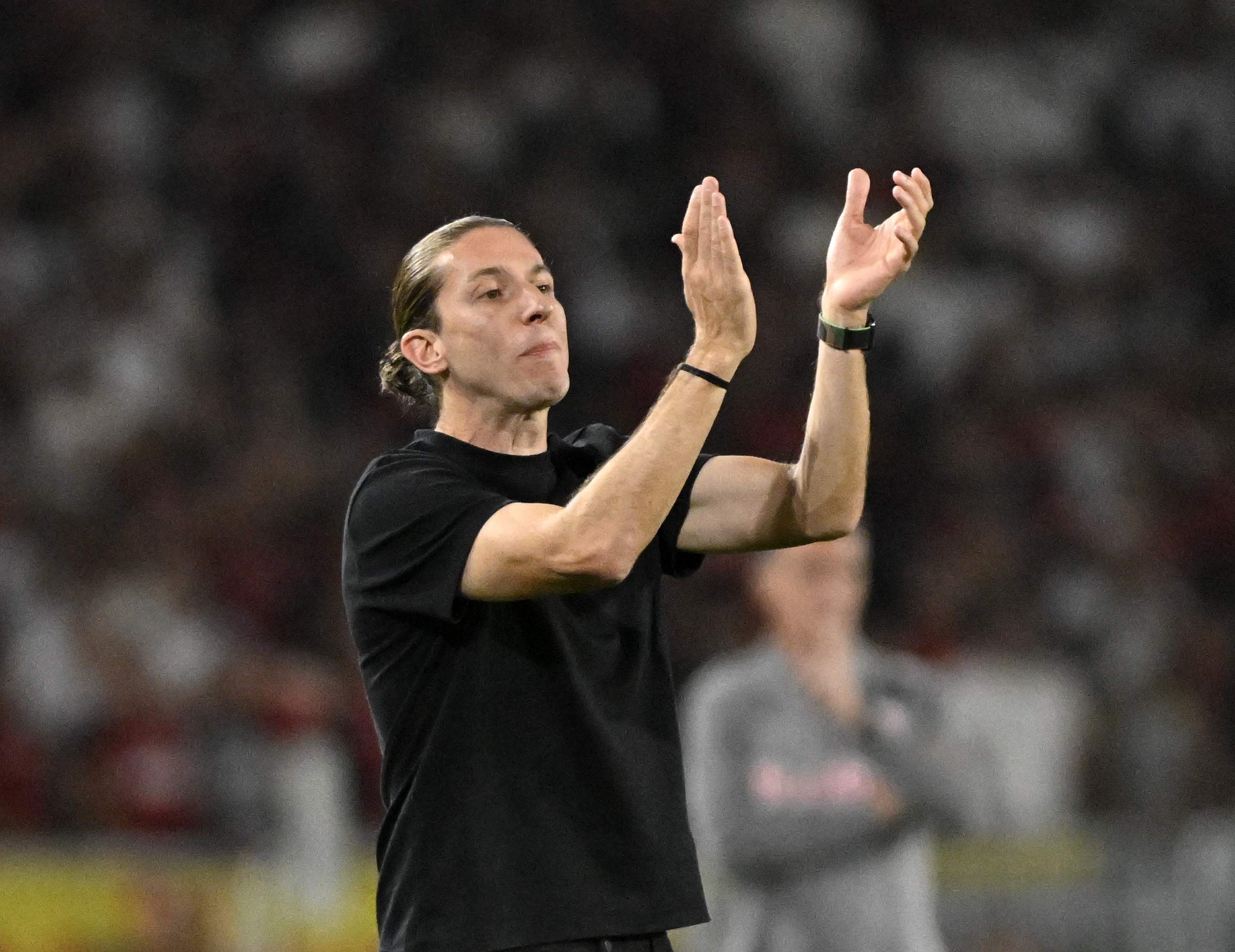 Filipe Luís elogia força mental do Flamengo e pede equilíbrio: “Horas atrás, a gente estava em crise mundial”