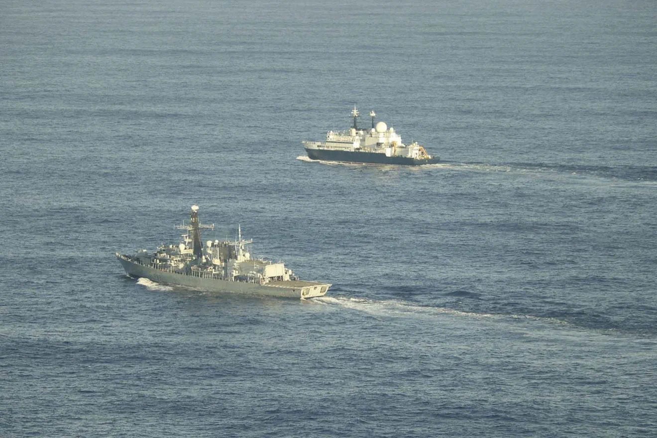 Reino Unido denuncia proximidade de navio espião russo e diz que está com ‘opções militares’ prontas após incidente com laser