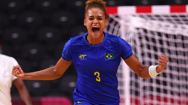 Veterana de 44 anos volta à seleção para disputar 8º Mundial e tentar o bi: “Friozinho na barriga”