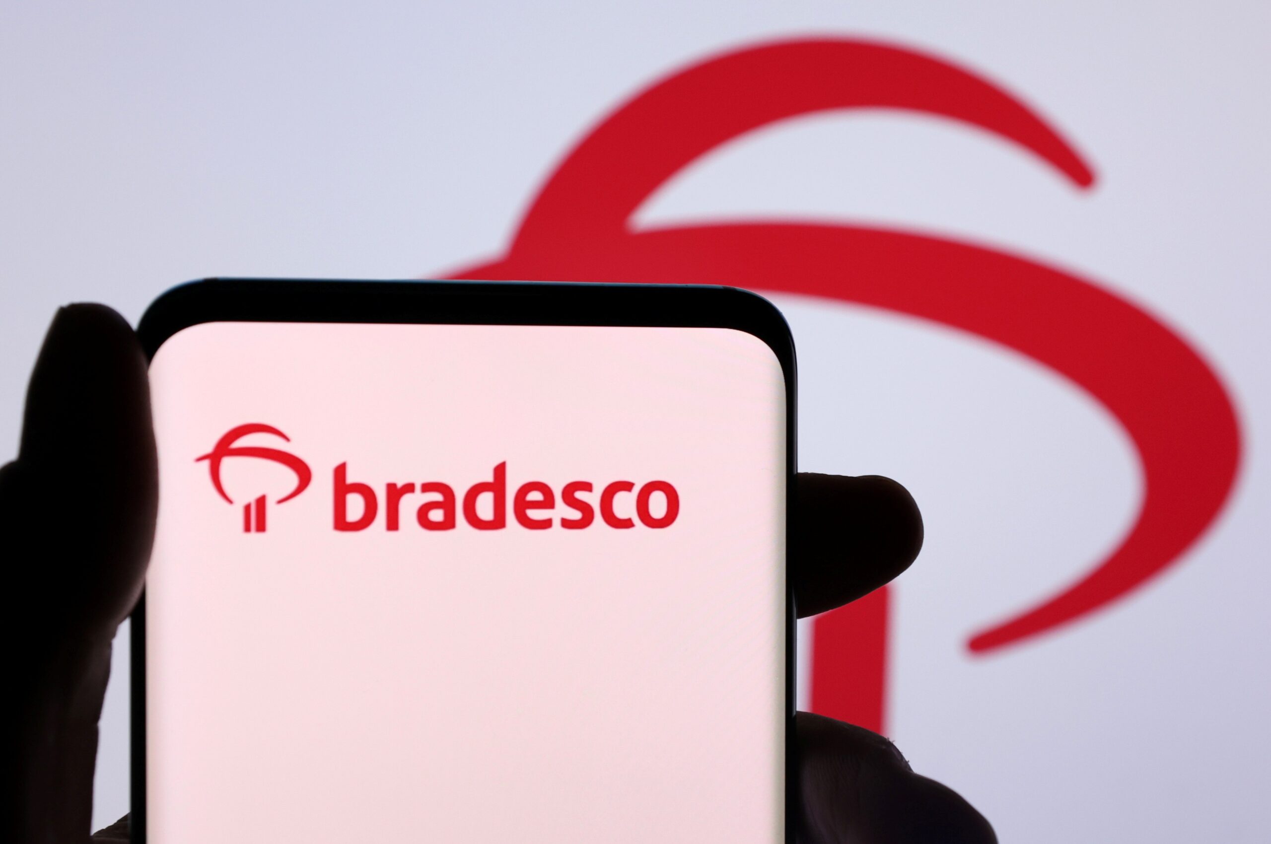Aplicativo do Bradesco tem instabilidade em dia de Black Friday e gera reclamações nas redes sociais