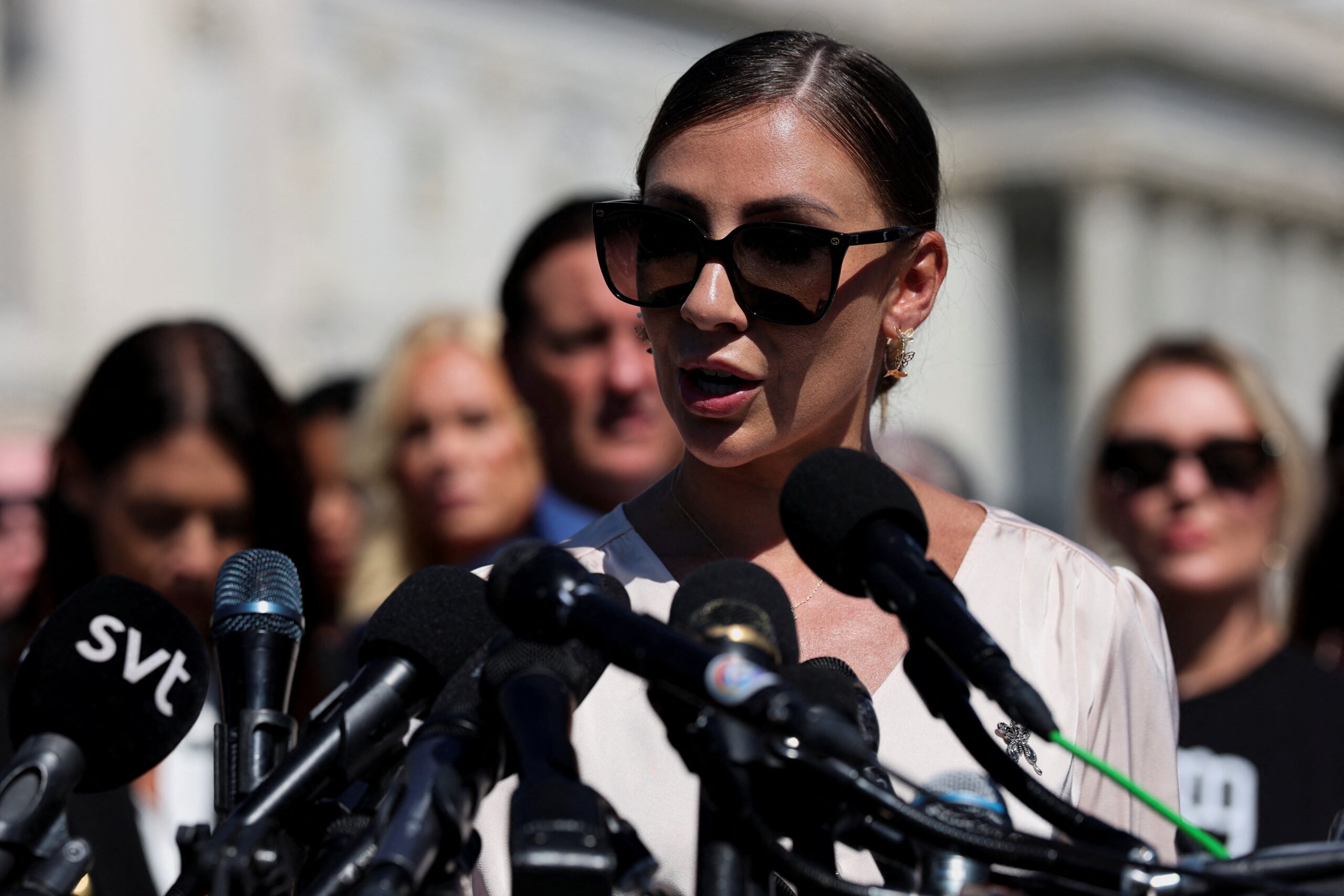 Brasileira vítima de Epstein questiona decisão de Trump de divulgar arquivos: ‘Por que agora? Ele os alterou?’