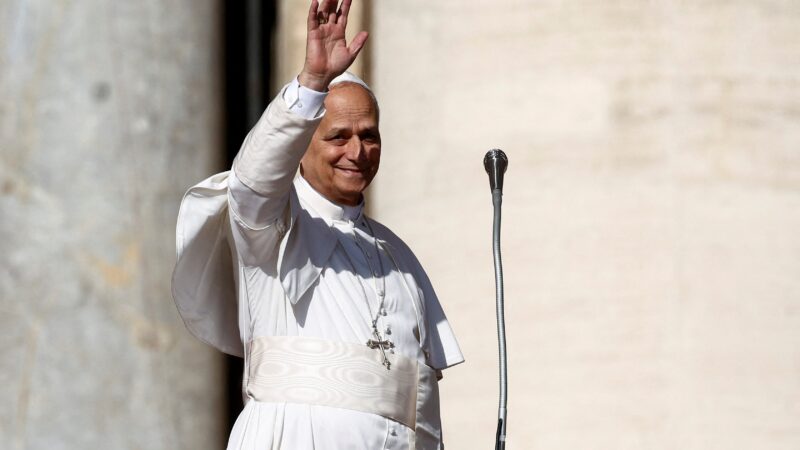 Vaticano critica poligamia e poliamor em novo decreto: ‘Um cônjuge é suficiente’