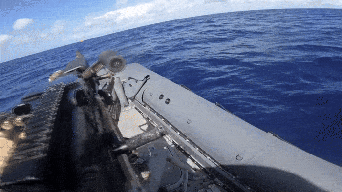 VÍDEO: EUA divulgam imagens de fuzileiros navais atirando com metralhadoras no Mar do Caribe