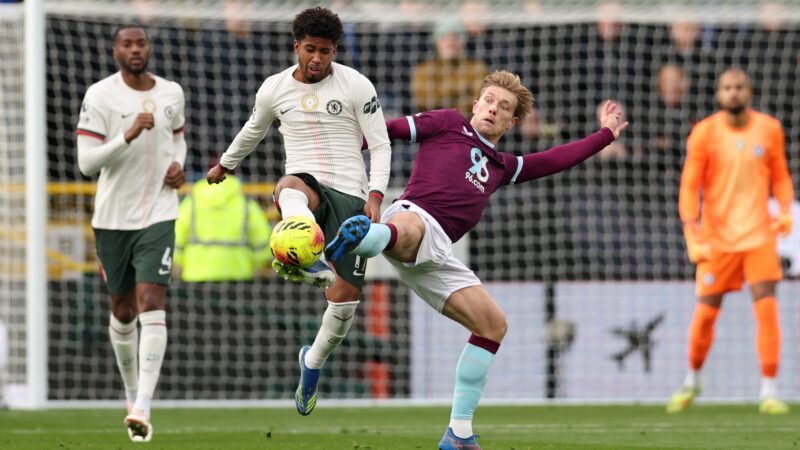 Andrey Santos é eleito o melhor em campo na vitória do Chelsea: “Feliz pela atuação”