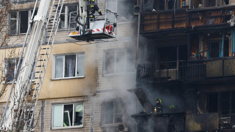 Ataque maciço da Rússia na Ucrânia deixa 3 mortos e mais de 600 mil sem energia