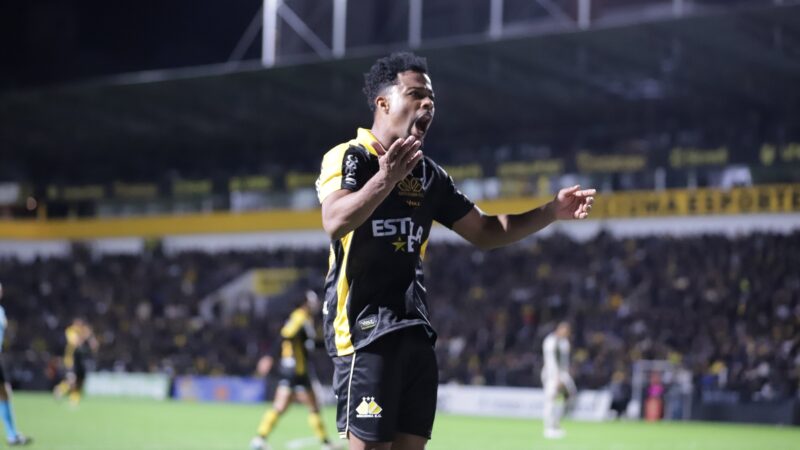 Após atingir metas, Matheus Trindade tem contrato renovado com o Criciúma