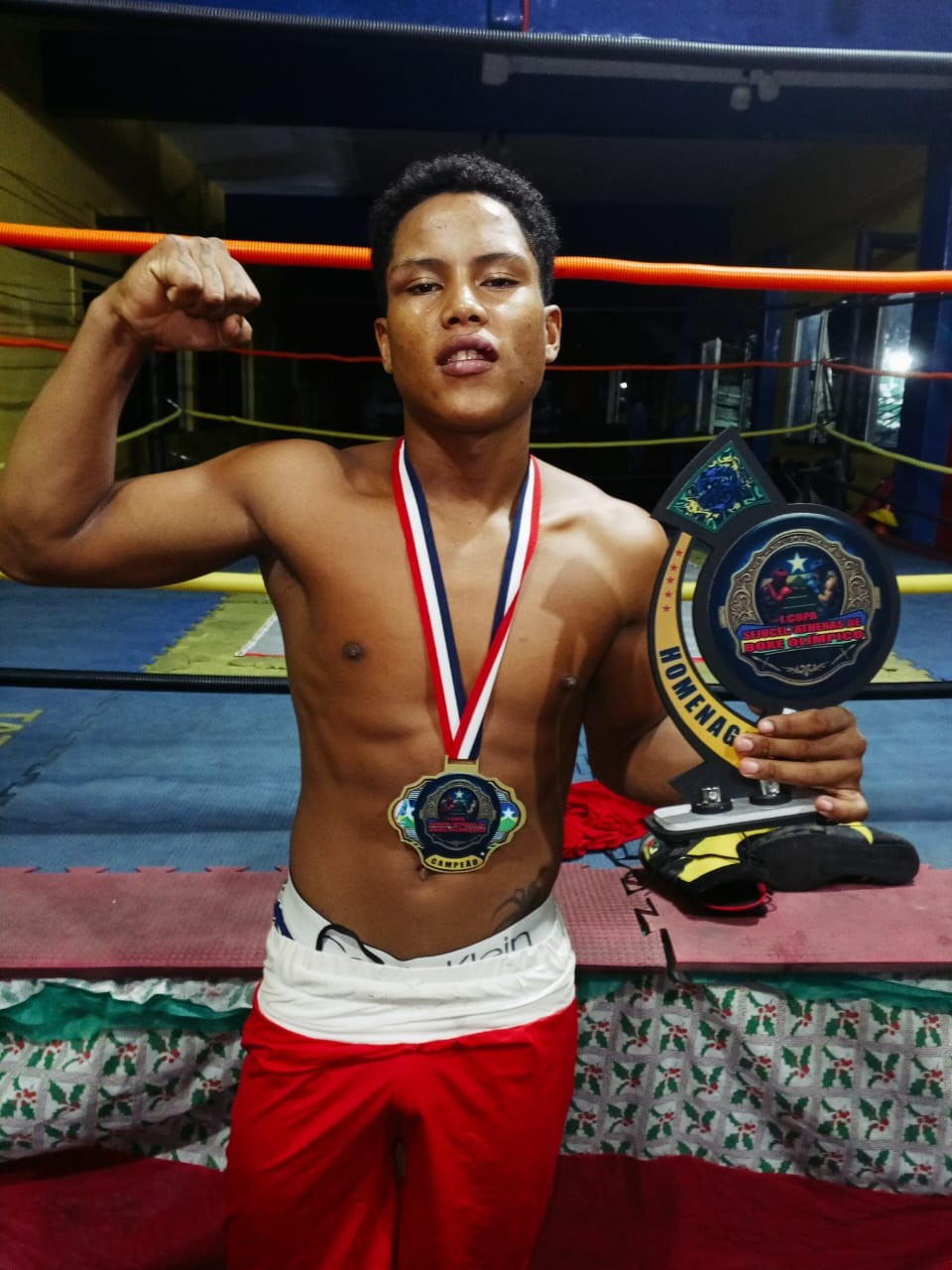 Imigrante, pugilista venezuelano que mora no AC é campeão em RO e fatura vaga no Brasileiro de Boxe