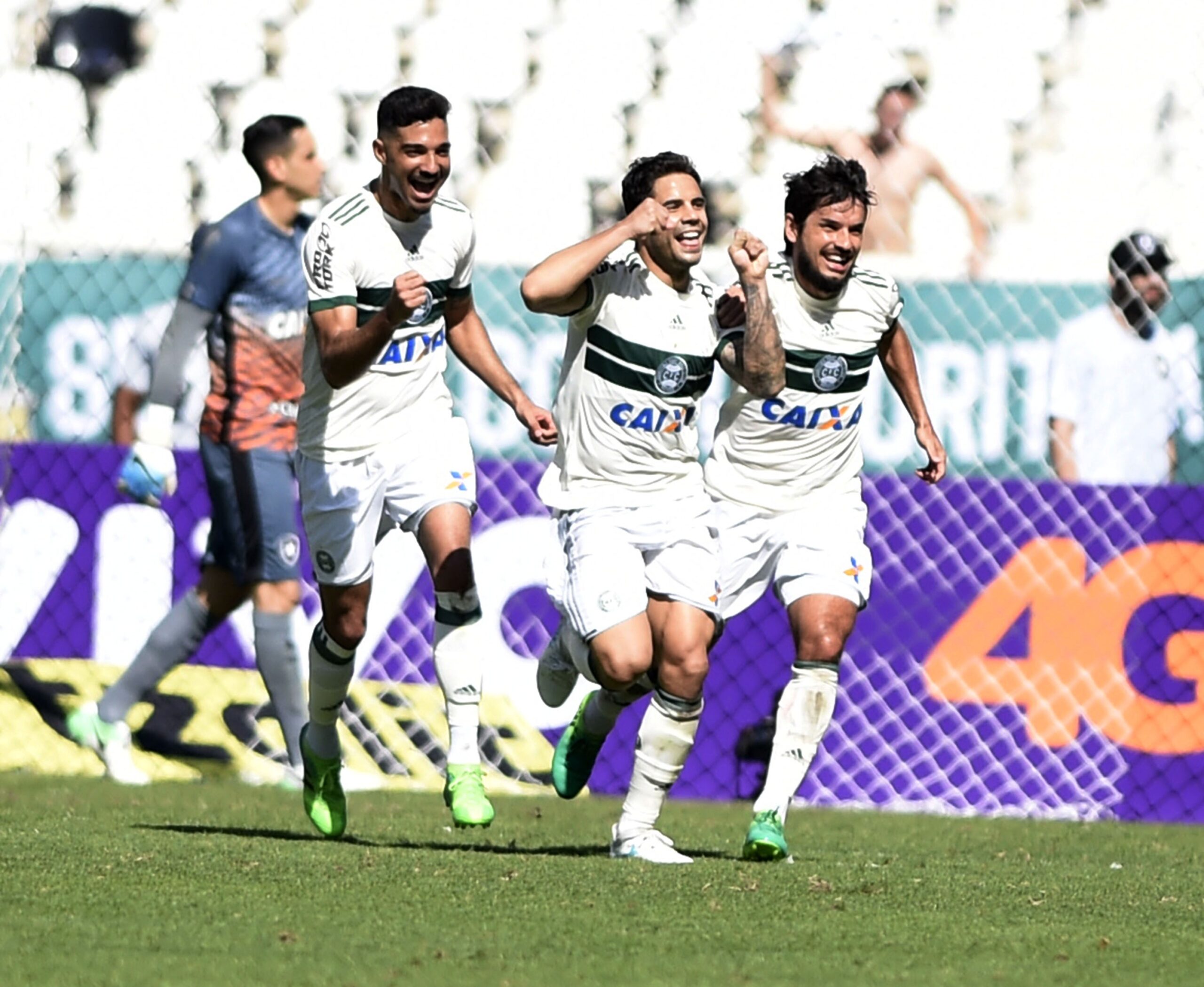 Fim de ciclo: Henrique Almeida não segue no Amazonas e deve reforçar o Brasiliense em 2026