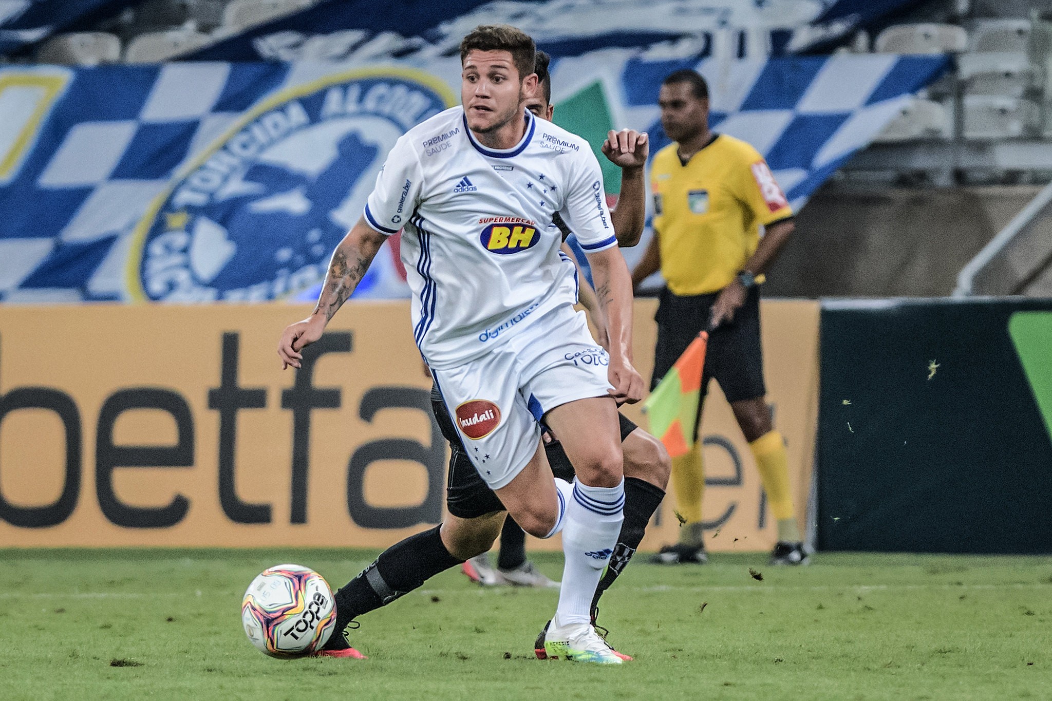 Pouso Alegre anuncia atacante ex-Cruzeiro e chega a 13 nomes confirmados para a temporada 2026