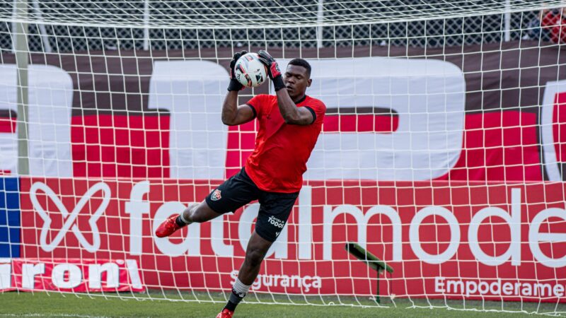 Vitória volta a ter multa contratual pelo caminho e pode escalar o quarto goleiro diferente na Série A