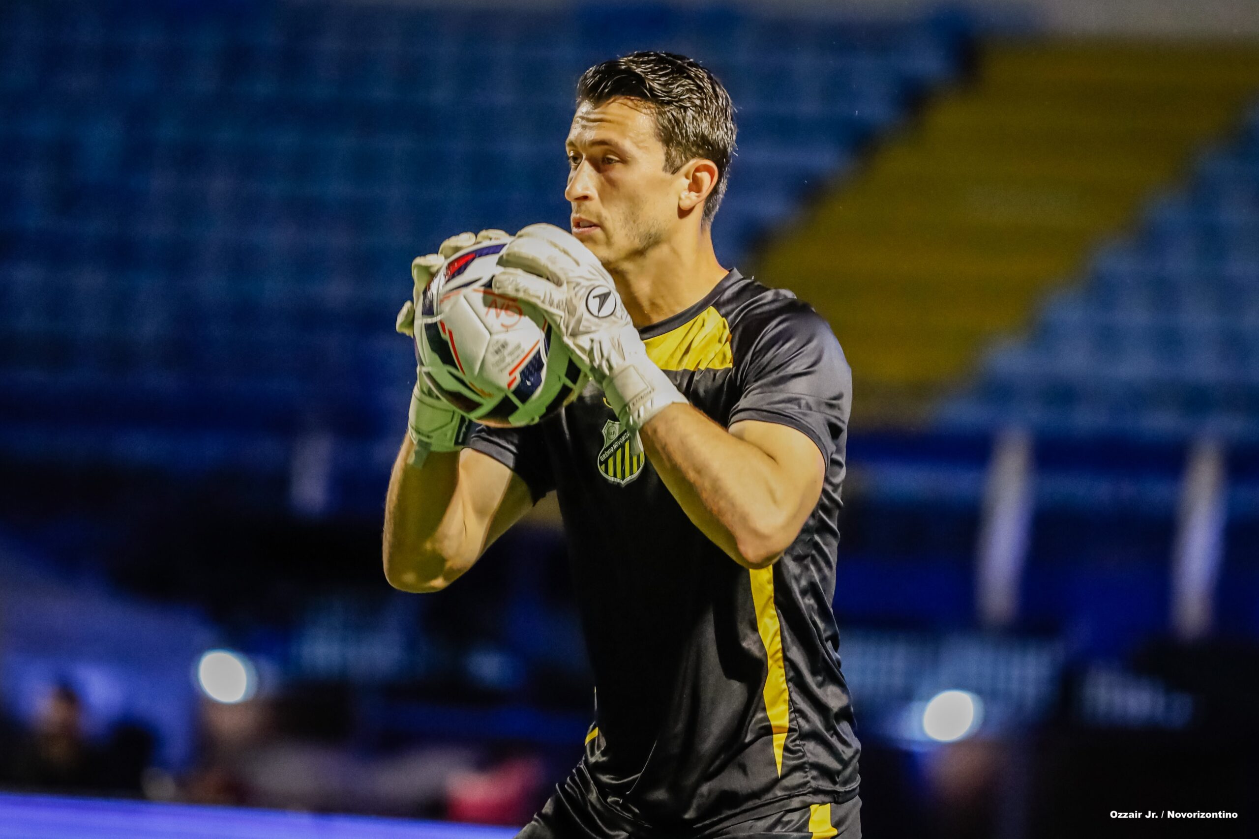Conversas com Fernando Miguel esfriam, e Guarani define novo alvo para o gol