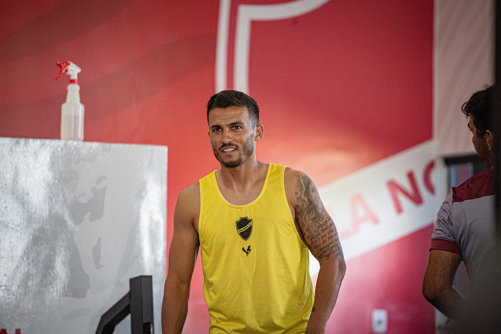 Novo atacante do Guarani mira retomada, exalta grandeza do clube e sonha com acesso em 2026