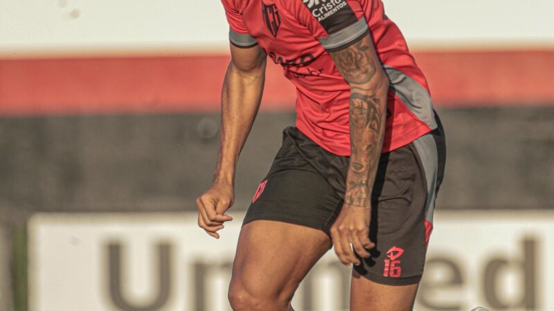 Destaque em 2025, meia Robert deixa o Atlético-GO