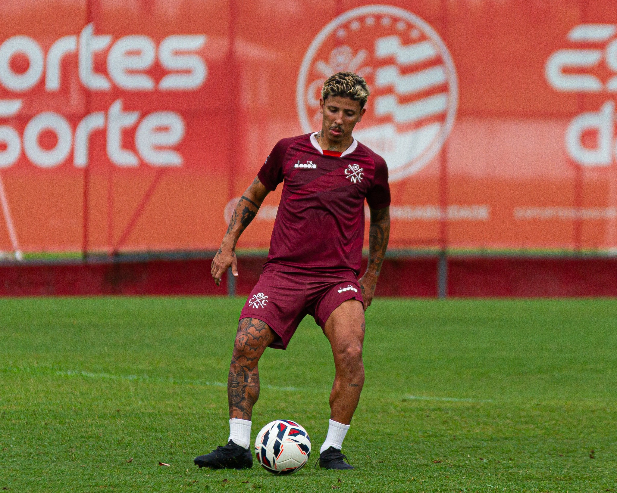 Náutico acerta a renovação com volante Wenderson